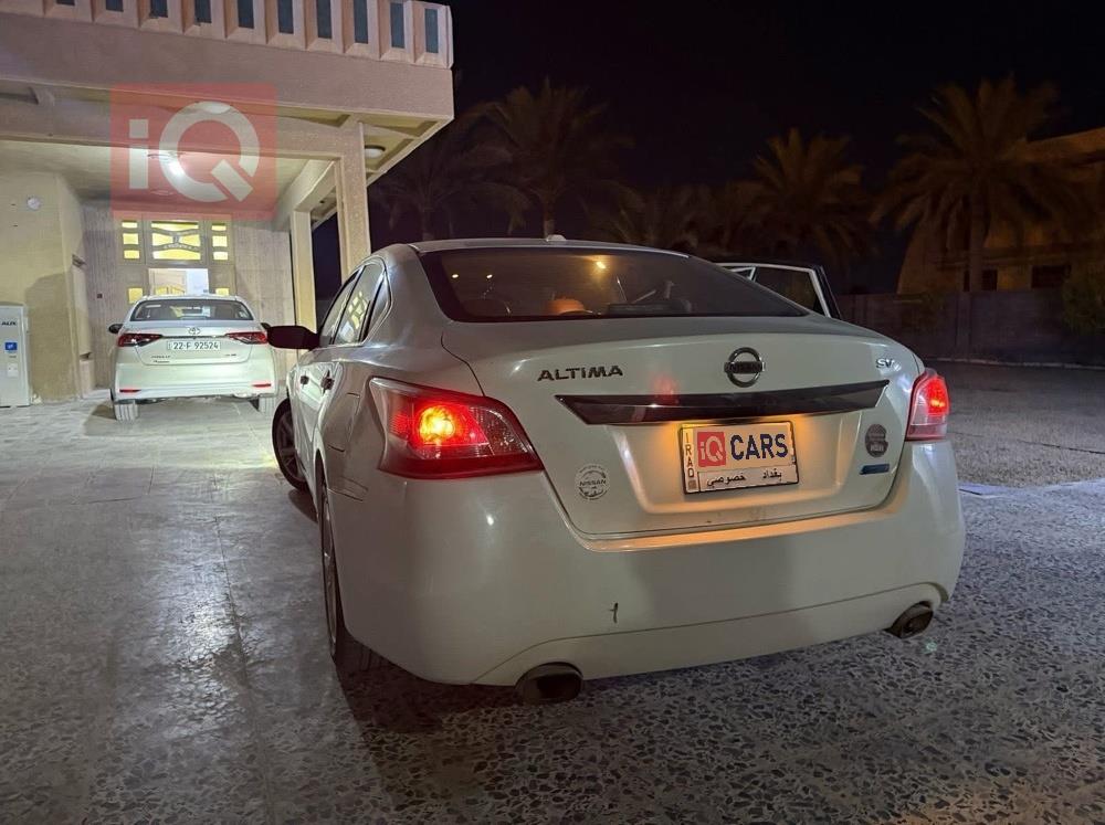 نيسان ألتيما